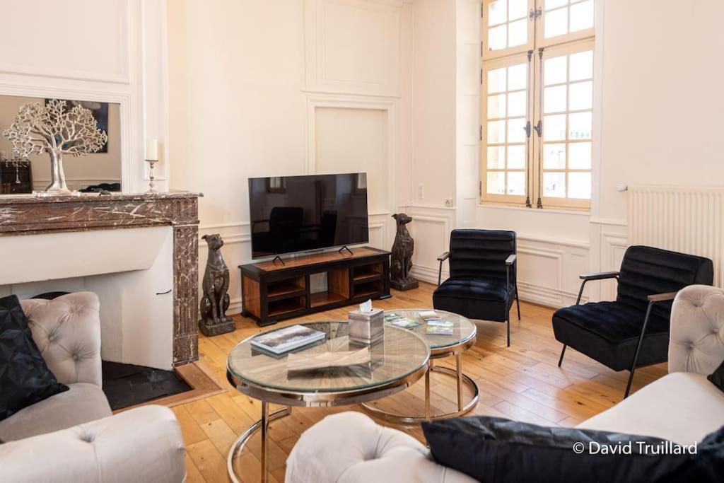 Mana - Matahina Avec Vue Superbe Sur La Place Ducale Et Parking Prive Inclus Apartment *